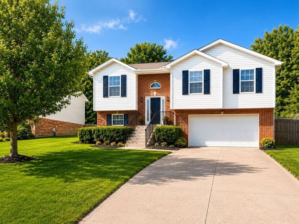 1023 Hedge Apple Dr, Clarksville, TN 37040