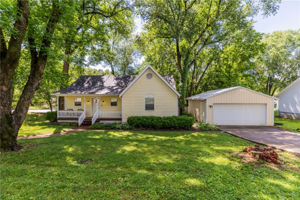 304 Phillips Street, Berryville, AR 72616 Main Photo