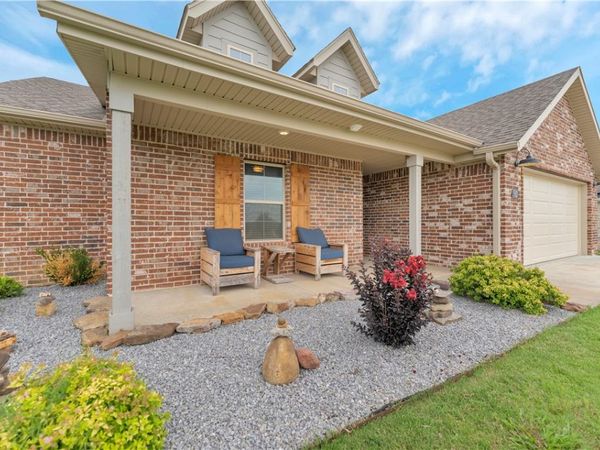 912 Hickory Meadows Avenue , Tontitown, AR 72762