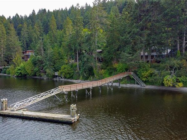 122 Ontario Pl , Salt Spring, BC V8K 2L5