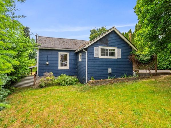 3351 Crescent St , Cumberland, BC V0R 1S0