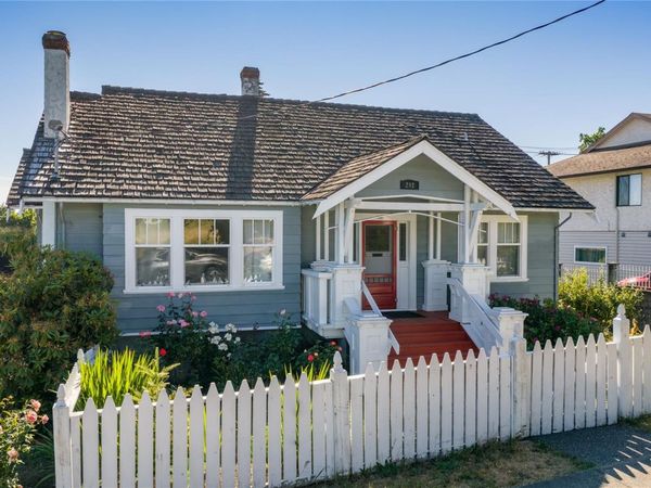 292 Machleary St , Nanaimo, BC V9R 2G6