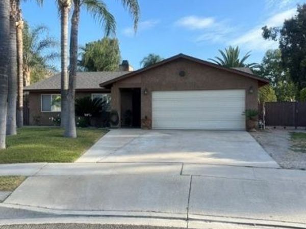 1191 Mountain View , Colton, CA 92324