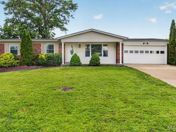 1111 Sandstone Drive, St Louis, MO 63146