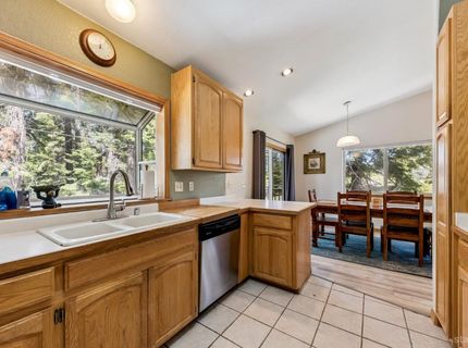 352 Heather Circle, South Lake Tahoe, CA 96150 Photo