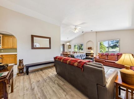 352 Heather Circle, South Lake Tahoe, CA 96150 Photo