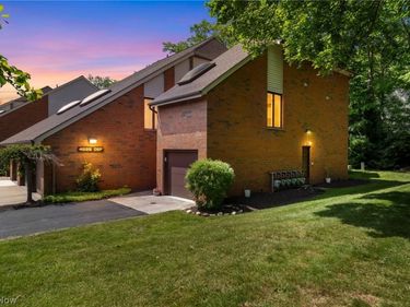4695 Mayfield Road, Unit F, South Euclid, OH 44121