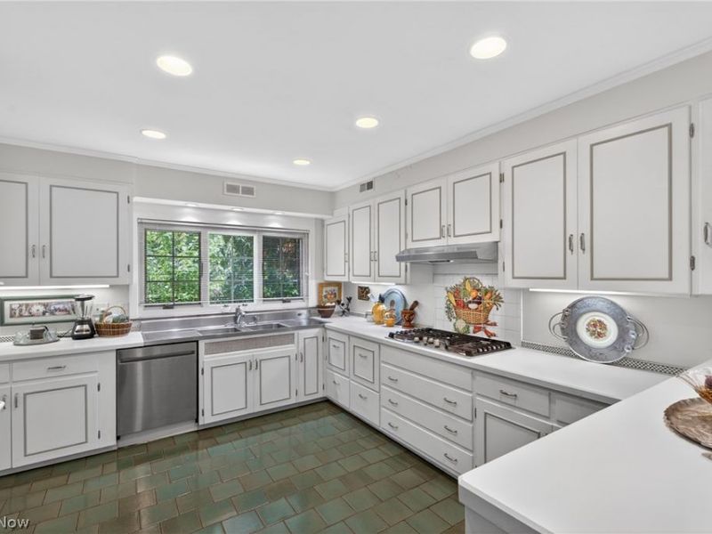 23900 Stanford Road , Shaker Heights, OH 44122 Photo 8