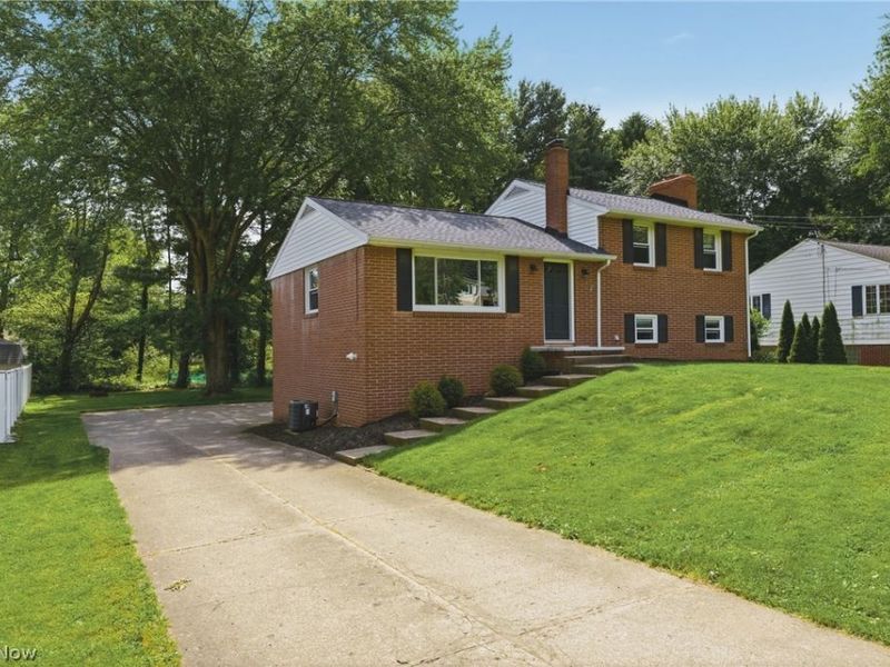 6006 Lake O Springs Avenue NW, Canton, OH 44718 Photo 2
