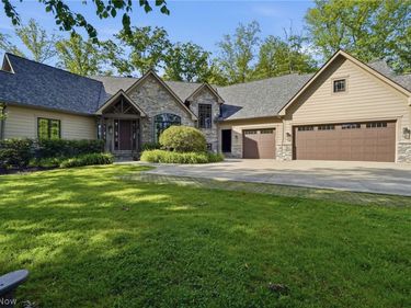 7230 Brighton Park Court, Chagrin Falls, OH 44023