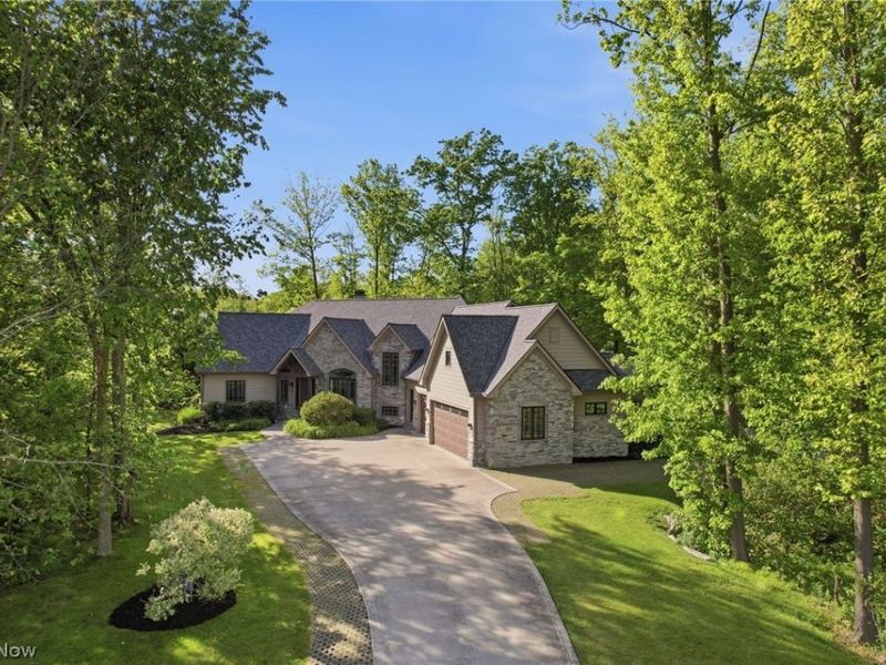 7230 Brighton Park Court, Chagrin Falls, OH 44023 Photo 2
