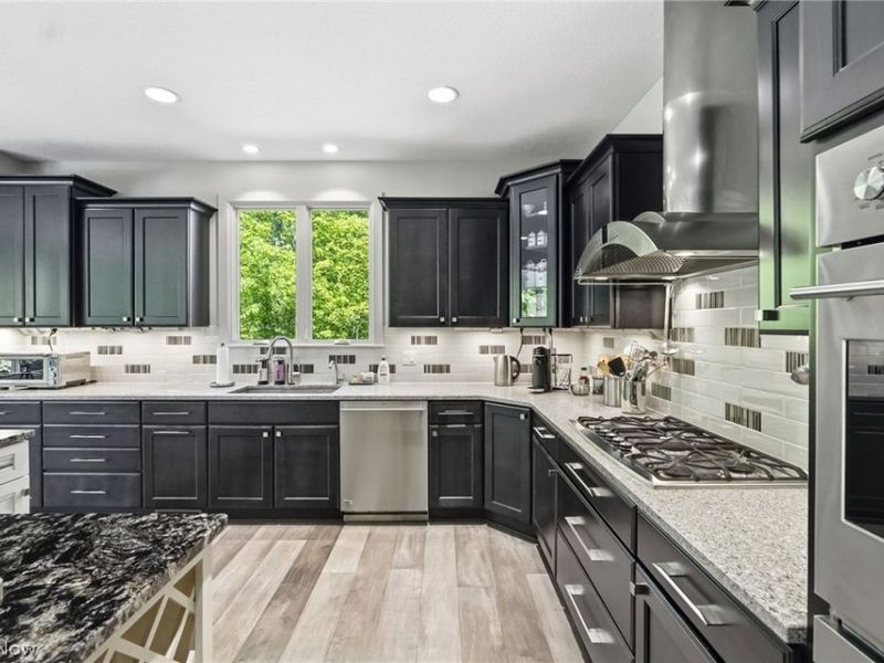 7230 Brighton Park Court, Chagrin Falls, OH 44023 Photo 9