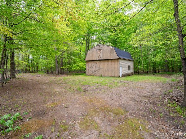 6998 60th Street SE, Caledonia, MI 49316