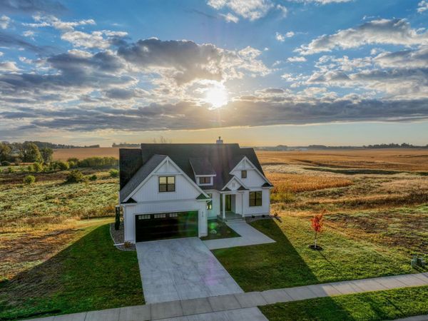 610 Field Point Street , Roberts, WI 54023