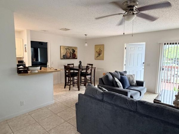 27 E Crossings Circle, Unit H, Boynton Beach, FL 33435