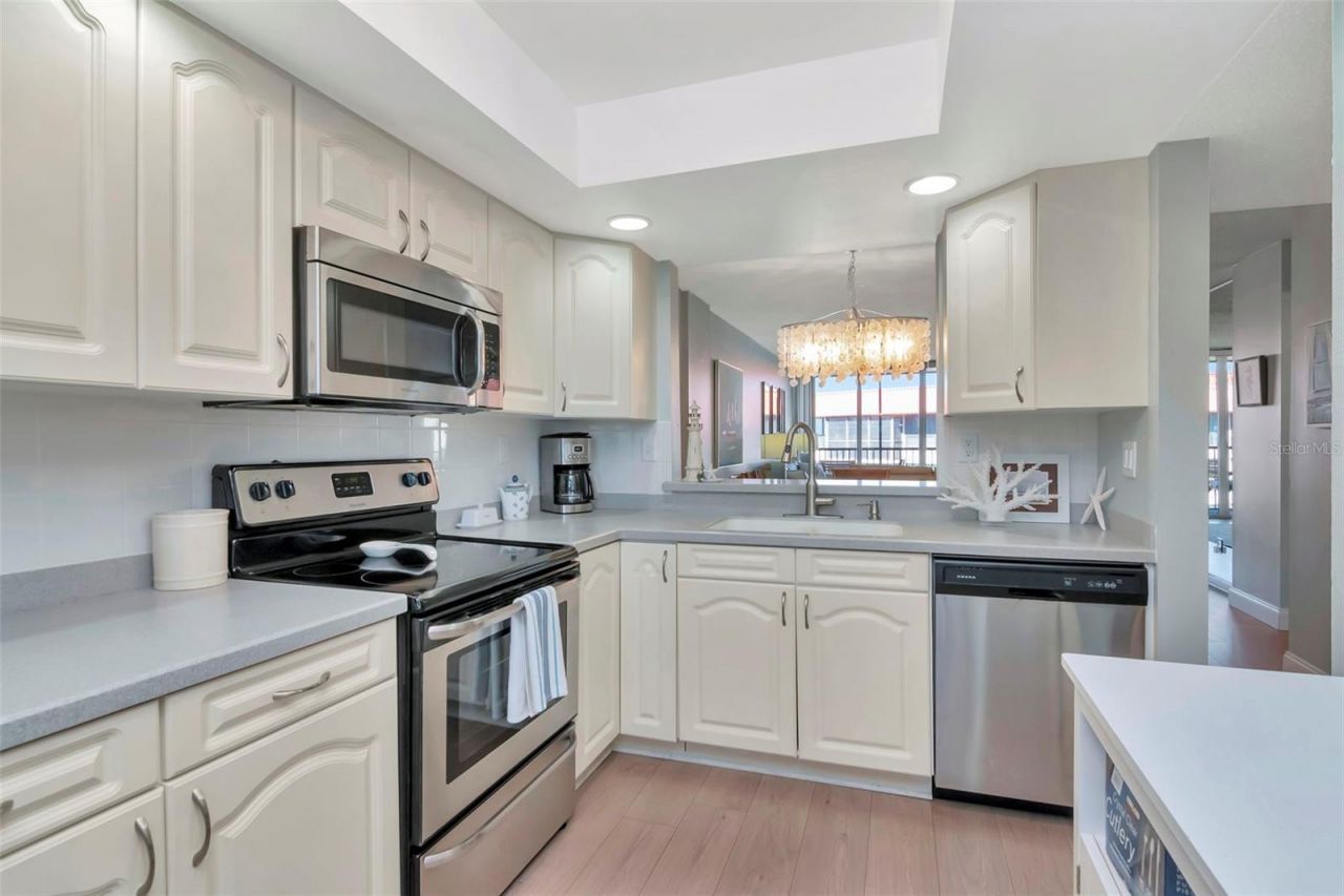 17580 Gulf Boulevard, Unit 403, Redington Shores, FL 33708 Photo