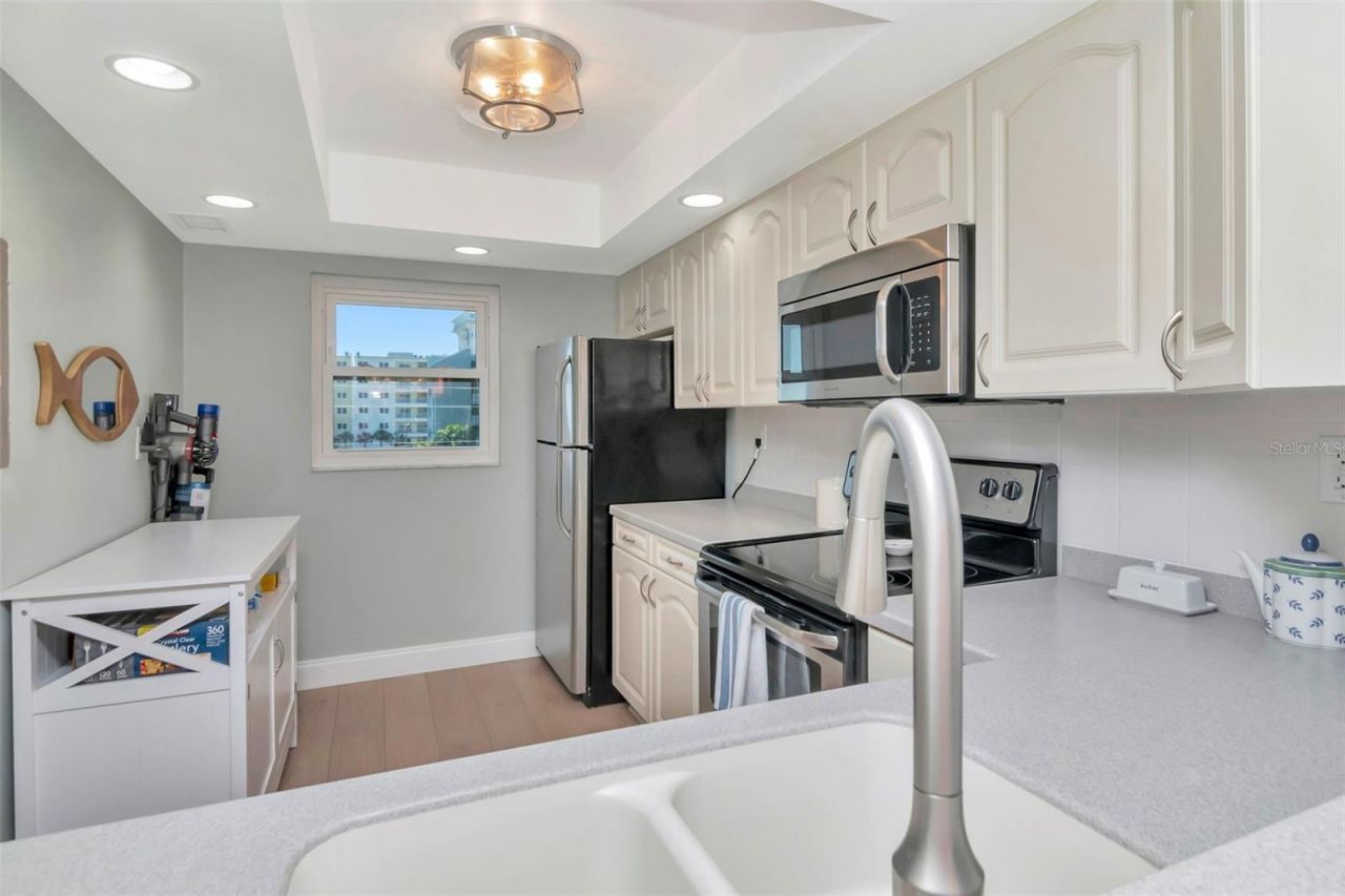 17580 Gulf Boulevard, Unit 403, Redington Shores, FL 33708 Photo
