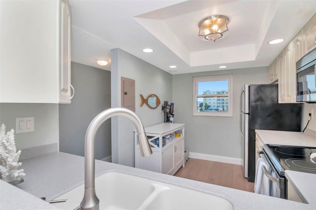17580 Gulf Boulevard, Unit 403, Redington Shores, FL 33708 Photo