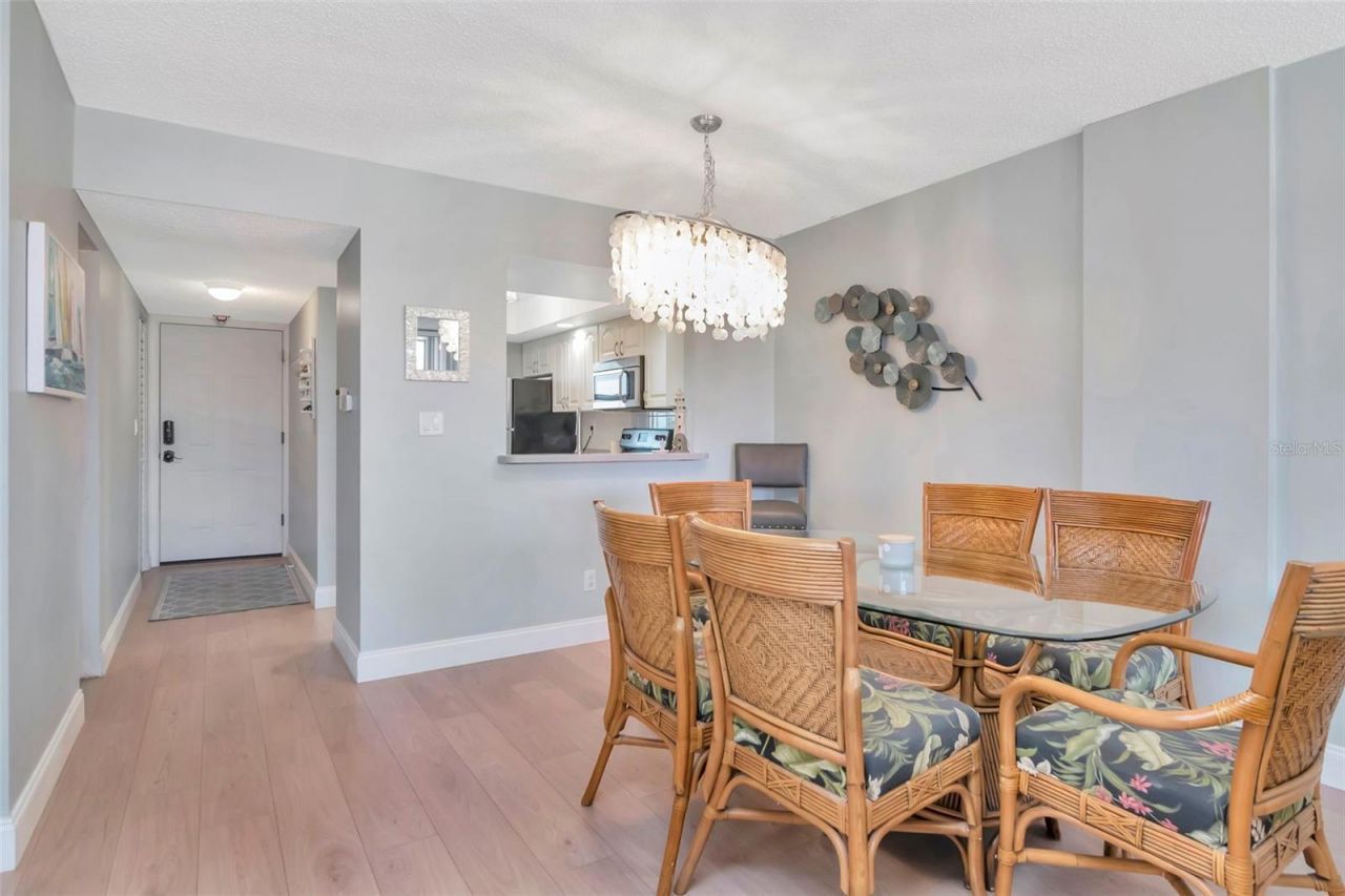 17580 Gulf Boulevard, Unit 403, Redington Shores, FL 33708 Photo