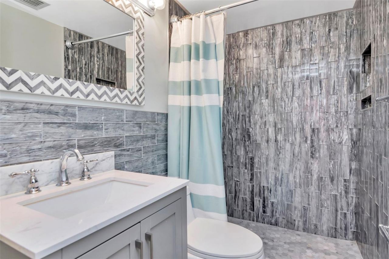 17580 Gulf Boulevard, Unit 403, Redington Shores, FL 33708 Photo