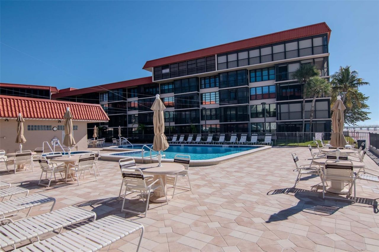 17580 Gulf Boulevard, Unit 403, Redington Shores, FL 33708 Photo