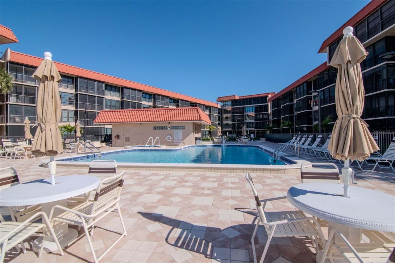 17580 Gulf Boulevard, Unit 403, Redington Shores, FL 33708 Photo