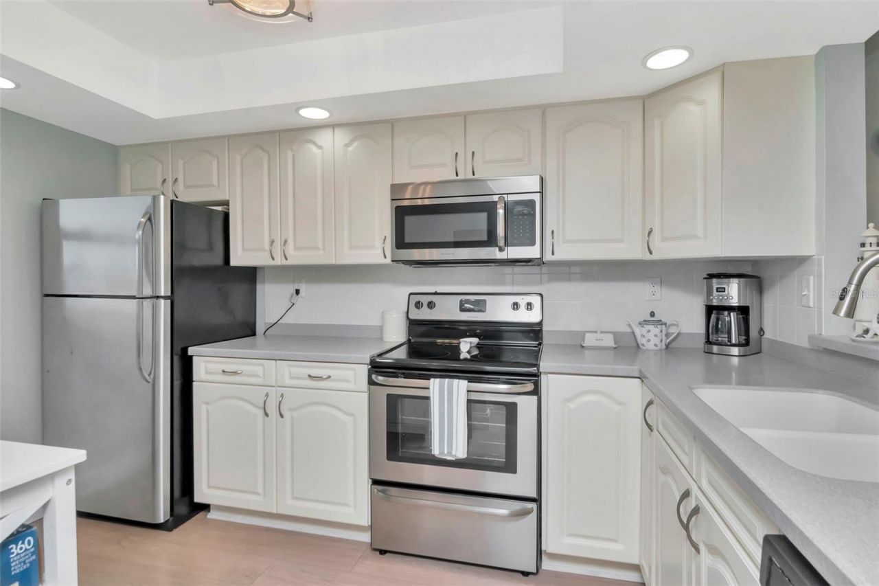 17580 Gulf Boulevard, Unit 403, Redington Shores, FL 33708 Photo