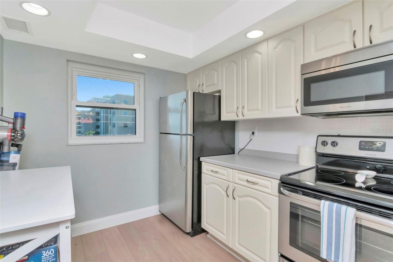 17580 Gulf Boulevard, Unit 403, Redington Shores, FL 33708 Photo