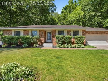1539 Clark Lake Road, Brighton Twp, MI 48114