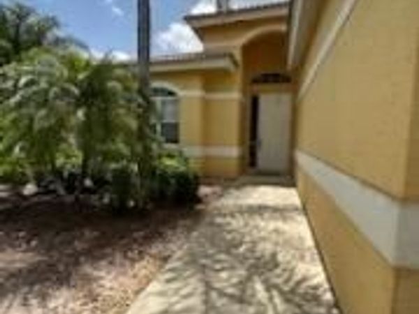 11170 Lakeland CIR , FORT MYERS, FL 33913
