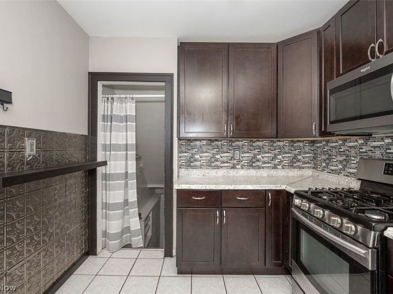 2083 Chesterland Avenue, Lakewood, OH 44107 Photo 6