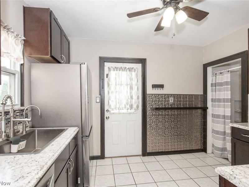2083 Chesterland Avenue, Lakewood, OH 44107 Photo 8