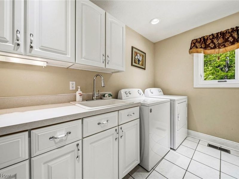 10600 Locust Grove Drive, Chardon, OH 44024 Photo 14