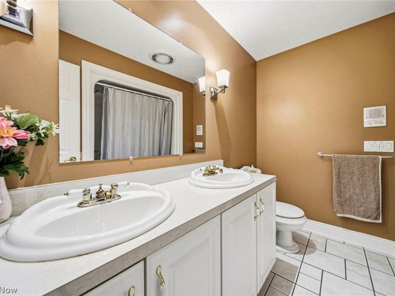 10600 Locust Grove Drive, Chardon, OH 44024 Photo 17