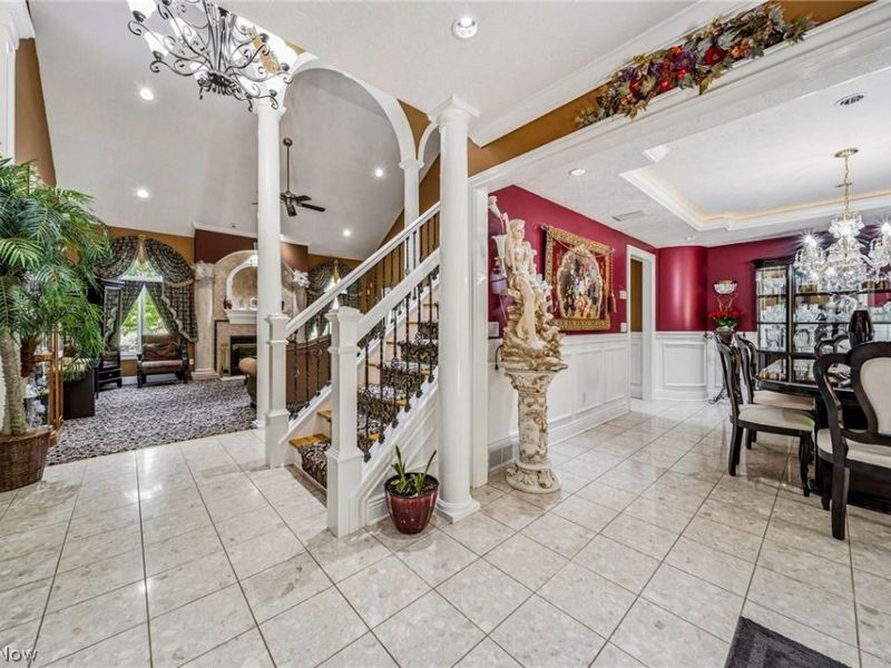 10600 Locust Grove Drive, Chardon, OH 44024 Photo 2