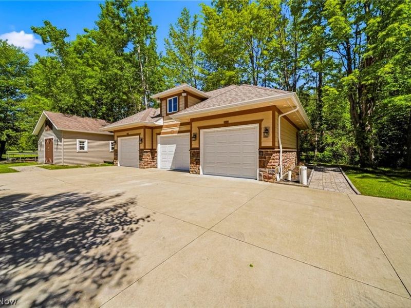 10600 Locust Grove Drive, Chardon, OH 44024 Photo 30