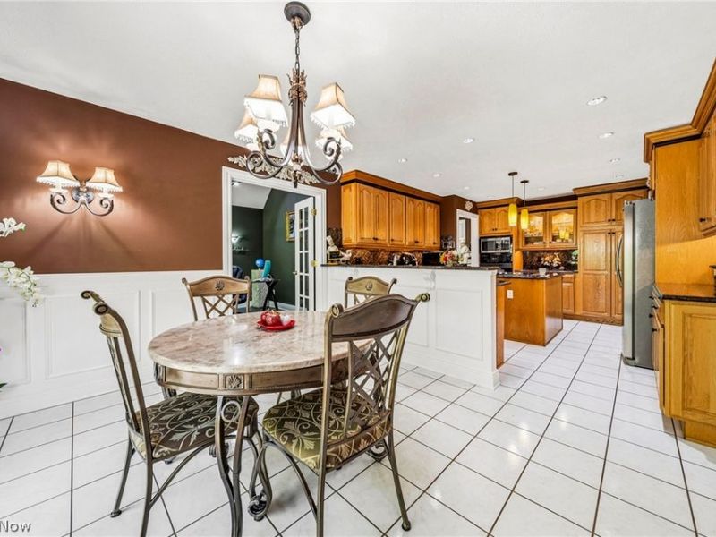 10600 Locust Grove Drive, Chardon, OH 44024 Photo 7