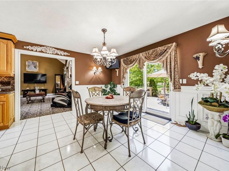 10600 Locust Grove Drive, Chardon, OH 44024 Photo 8