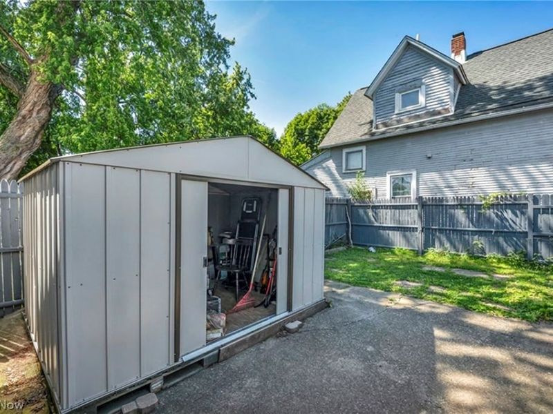 3502 Carlyle Avenue, Cleveland, OH 44109 Photo 13
