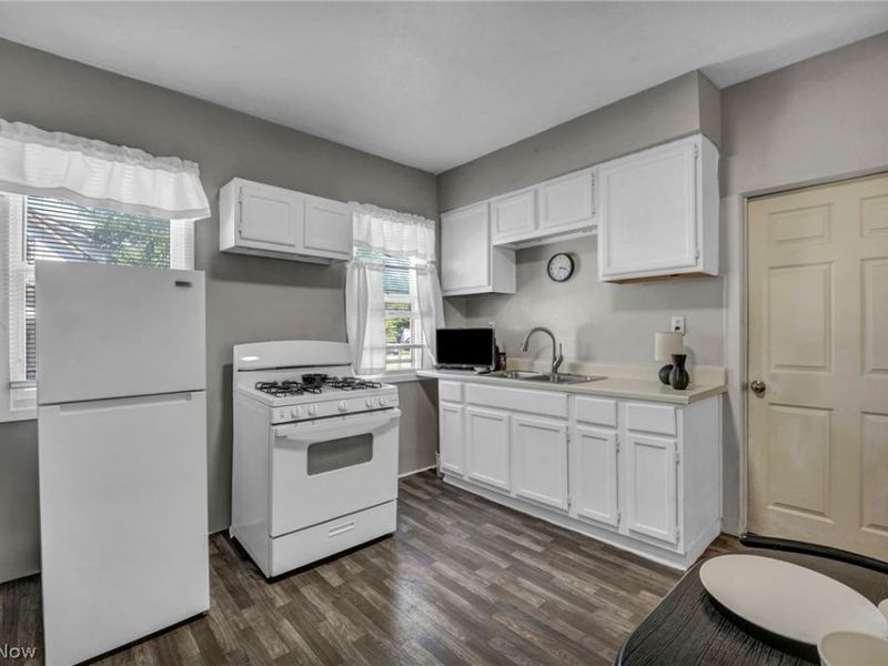 3502 Carlyle Avenue, Cleveland, OH 44109 Photo 14