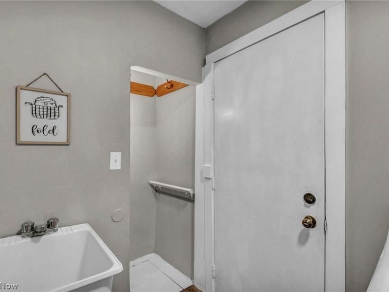 3502 Carlyle Avenue, Cleveland, OH 44109 Photo 35