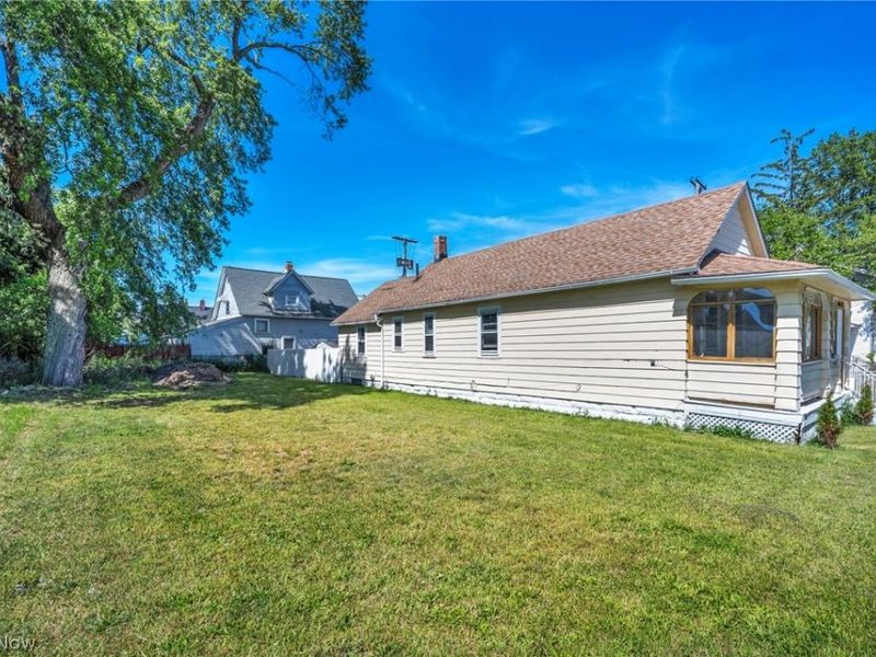 3502 Carlyle Avenue, Cleveland, OH 44109 Photo 9