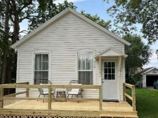 910 E 6th Ave, Mitchell, SD 57301