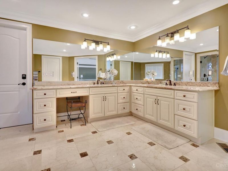 5775 Sugarun Lane, Indian Hill, OH 45243 Photo 20