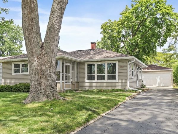 2204 Hawk Lane, Rolling Meadows, IL 60008