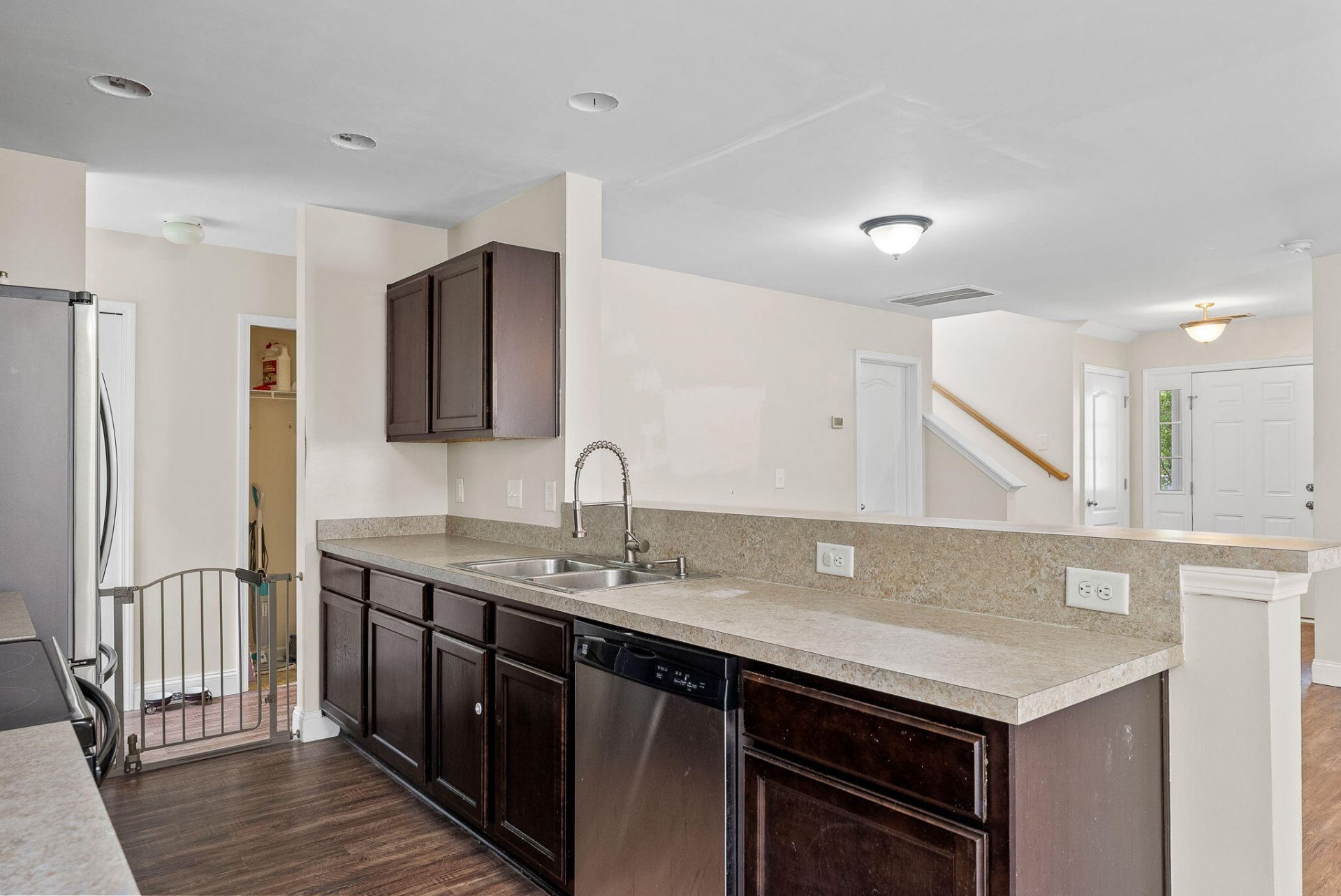 121 Coosawatchie Street Photo 14