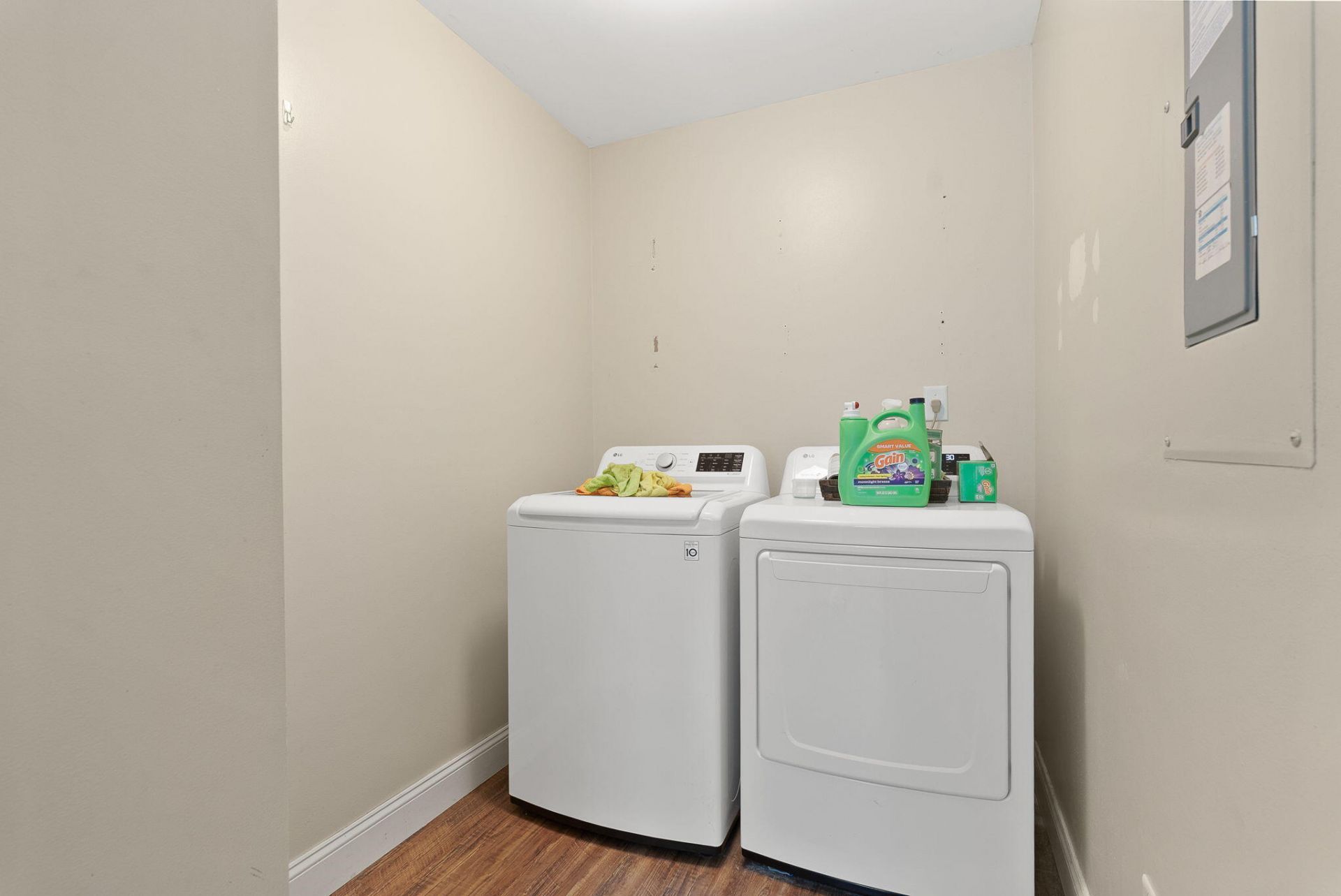 121 Coosawatchie Street Photo 18