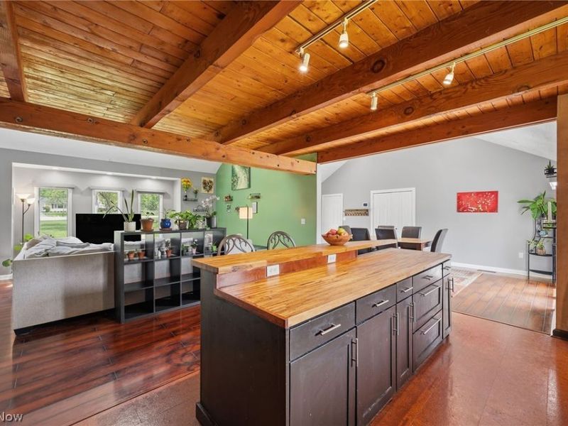 13014 Manor Drive, Chardon, OH 44024 Photo 9