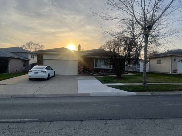 852 Tonne Road , Elk Grove Village, IL 60007