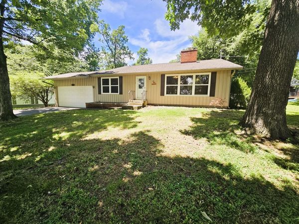 705 Lake Park Road , Mt Vernon, IL 62864